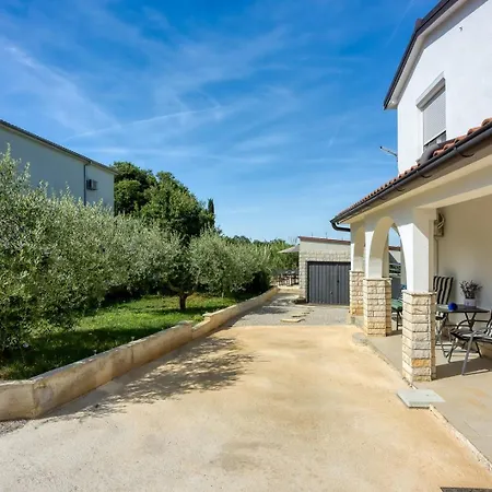 Four-bedroom Magnolija Apartament *