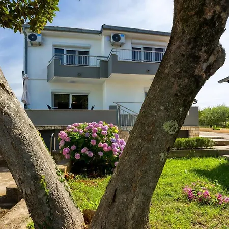 Four-bedroom Magnolija Apartament Poreč