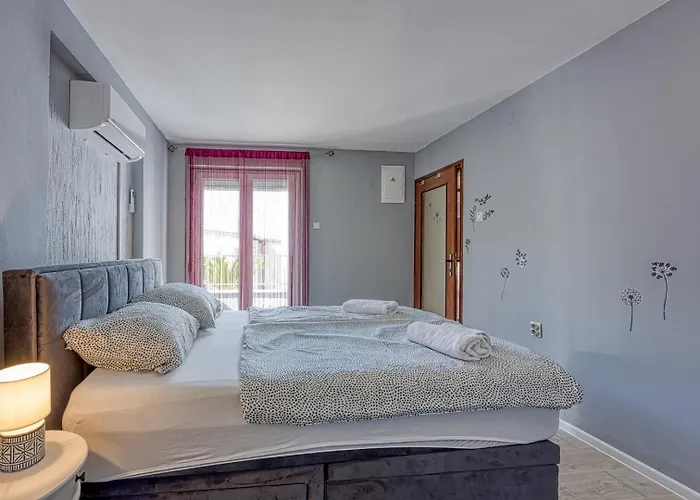 Four-bedroom Magnolija Апартаменти Пореч