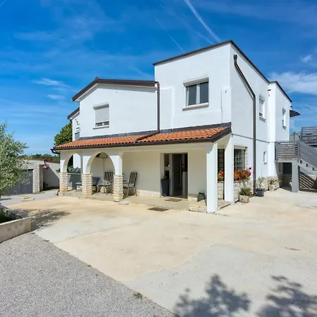 Four-bedroom Magnolija * Poreč