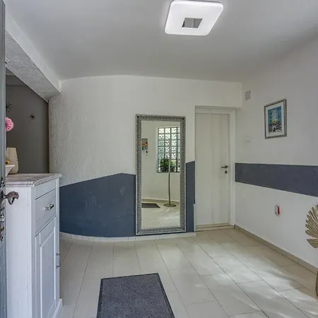 Four-bedroom Magnolija Apartment Porec