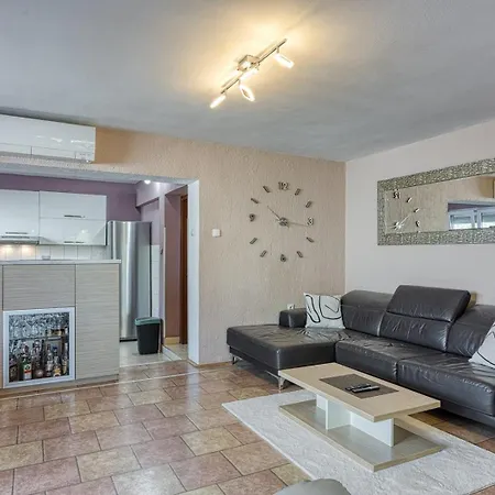 Four-bedroom Magnolija Apartment Porec