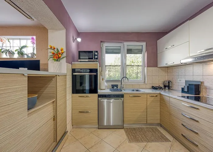 Four-bedroom Magnolija Apartman *