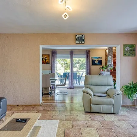 Four-bedroom Magnolija 포레치