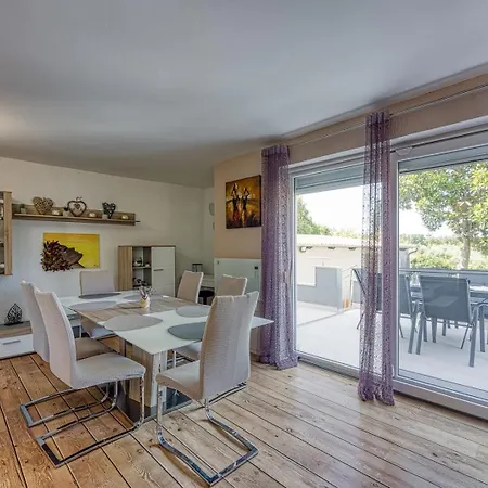 Four-bedroom Magnolija 포레치